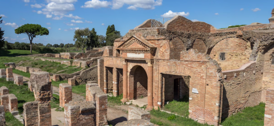 2° giorno - 31 Dicembre 2026: Ostia antica / Castel Gandolfo / cenone e veglione di fine anno